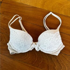 Victoria’s Secret White Lace Bra. Size 32A